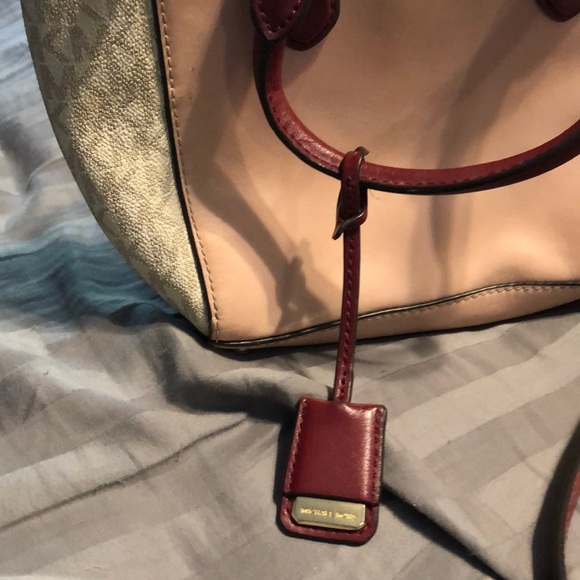 Micheal kors purse - Picture 3 of 9